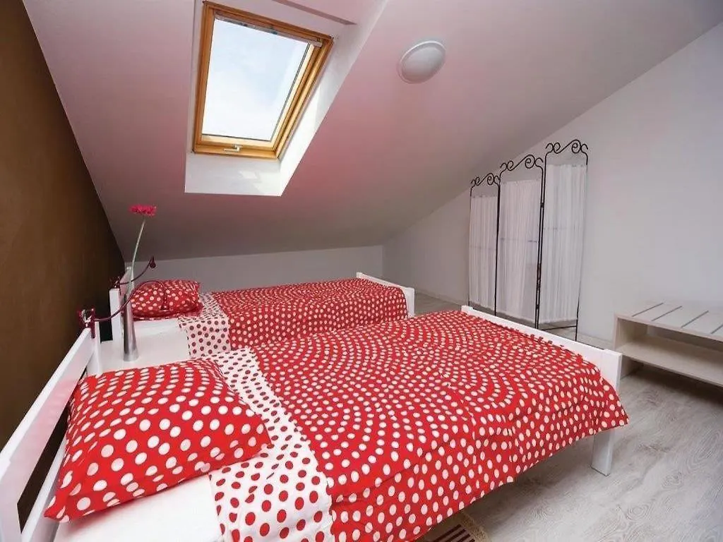 Apartments Grzic Porozina 0*,  Croatia
