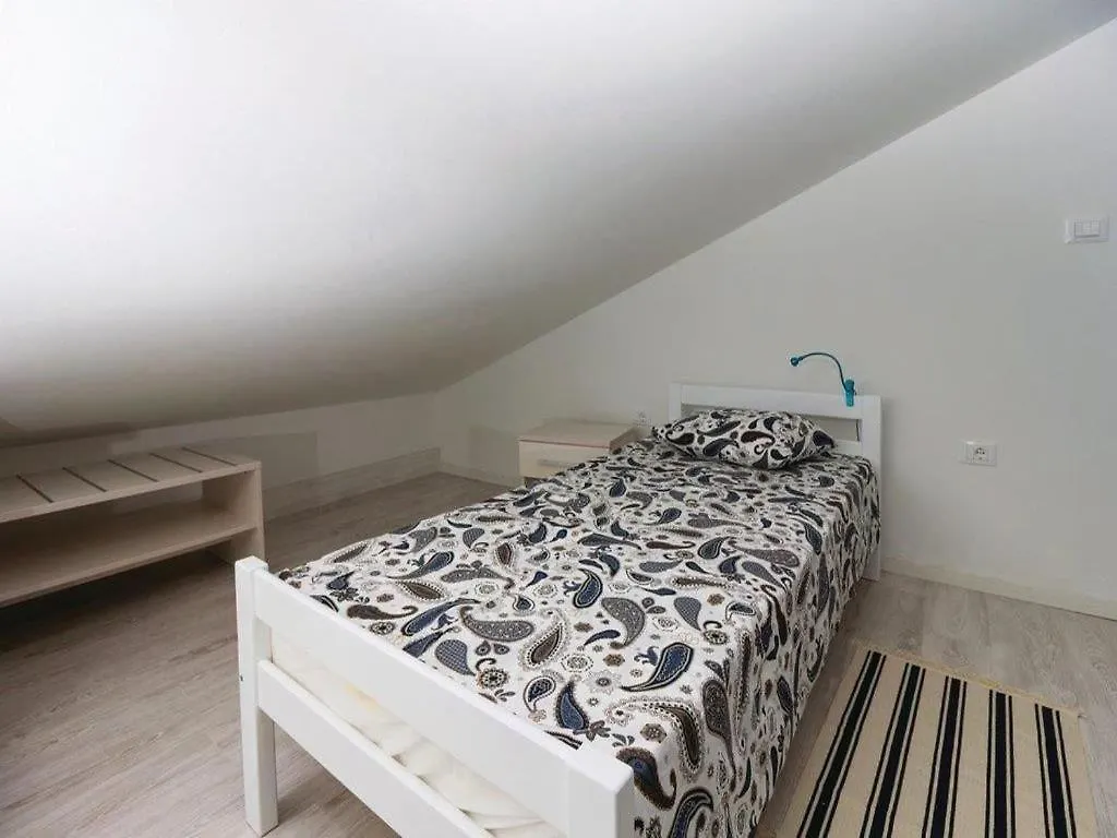Apartments Grzic Porozina 0*,