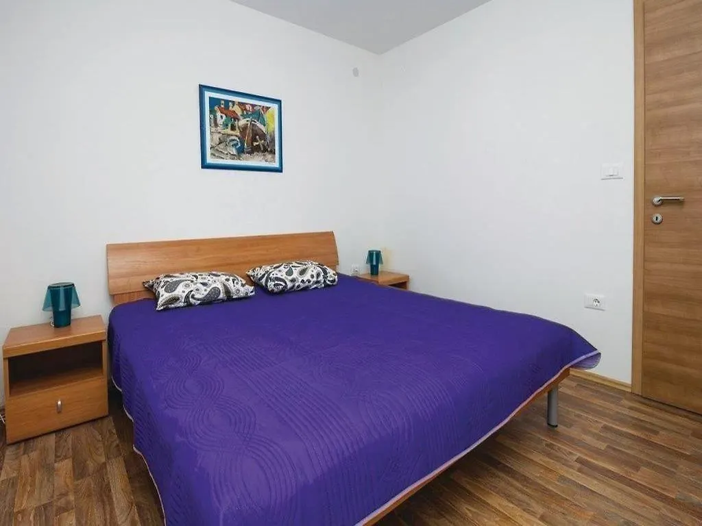 Apartments Grzic Porozina 0*,