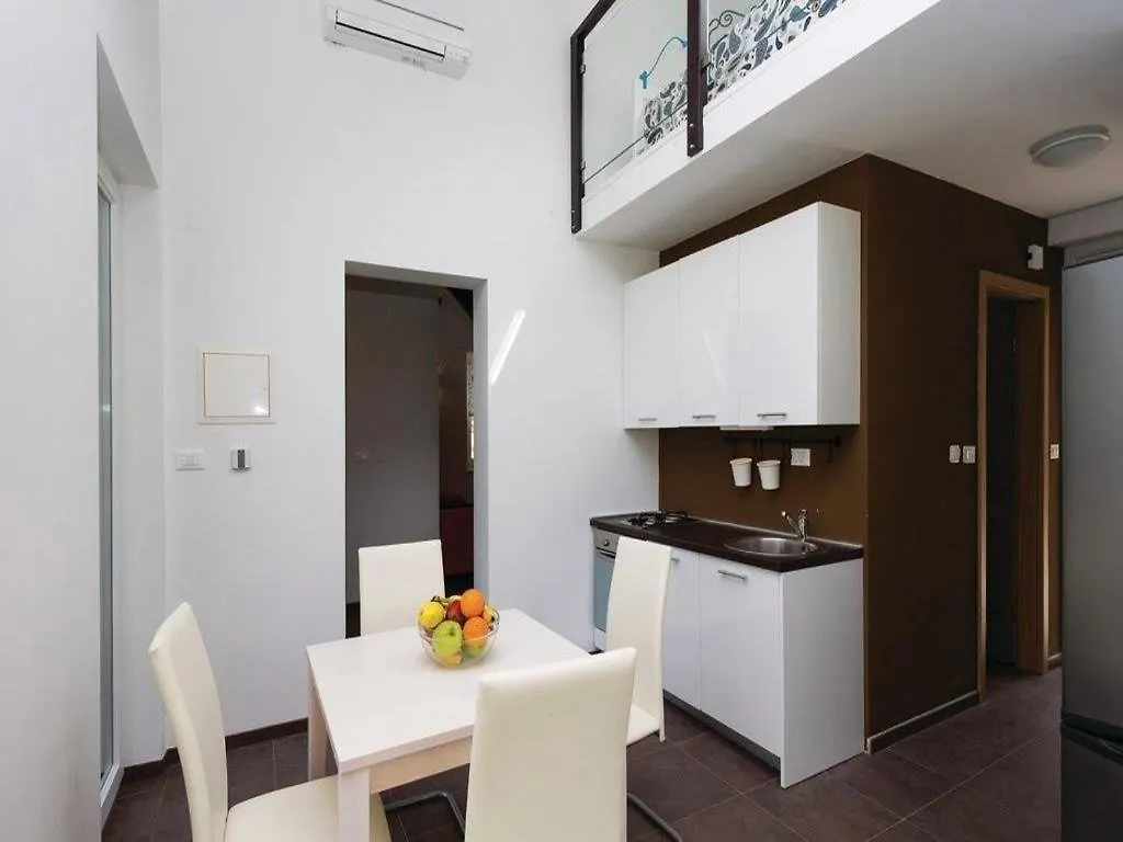 Apartments Grzic Porozina 0*,  Croatia